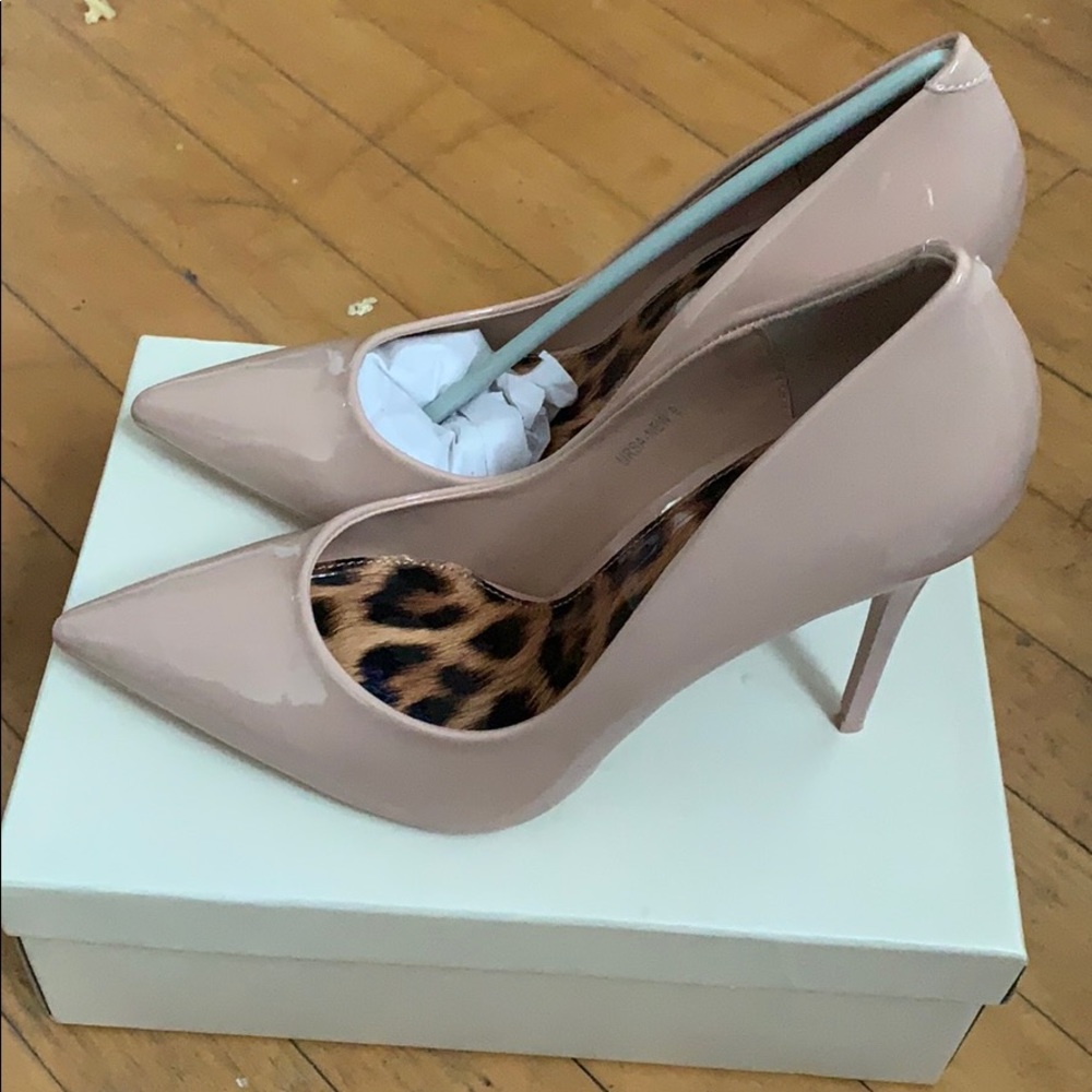 Nude pumps